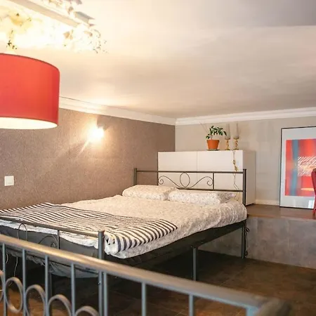 Appartement Quartier Belleville 20m2 Avec Mezzanine *